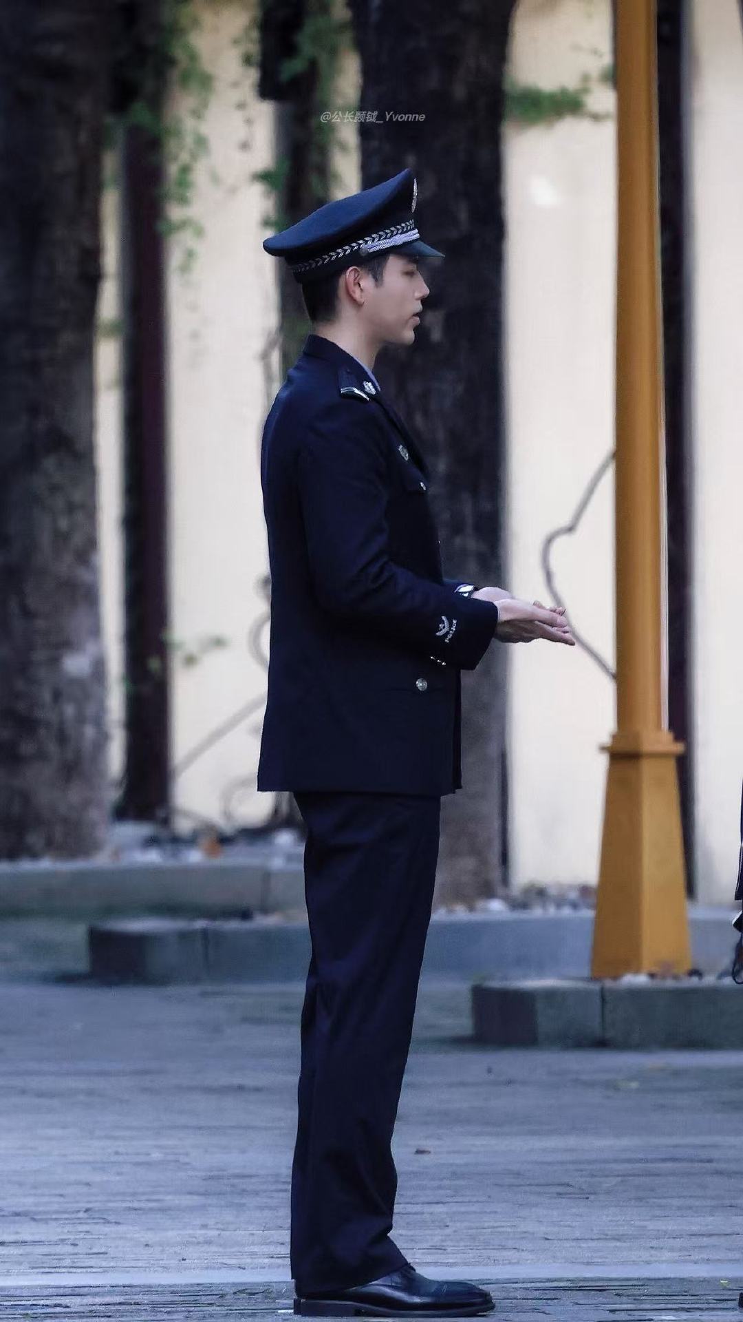 陈飞宇今天是周sir了把陈飞宇焊在制服里 谁说制服不好驾驭，陈飞宇穿上又挺拔又利