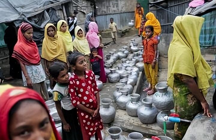 孟加拉国深陷贫困泥沼，昔日繁华不再，脏乱程度远超印度。

很多人谈及南亚的环境乱