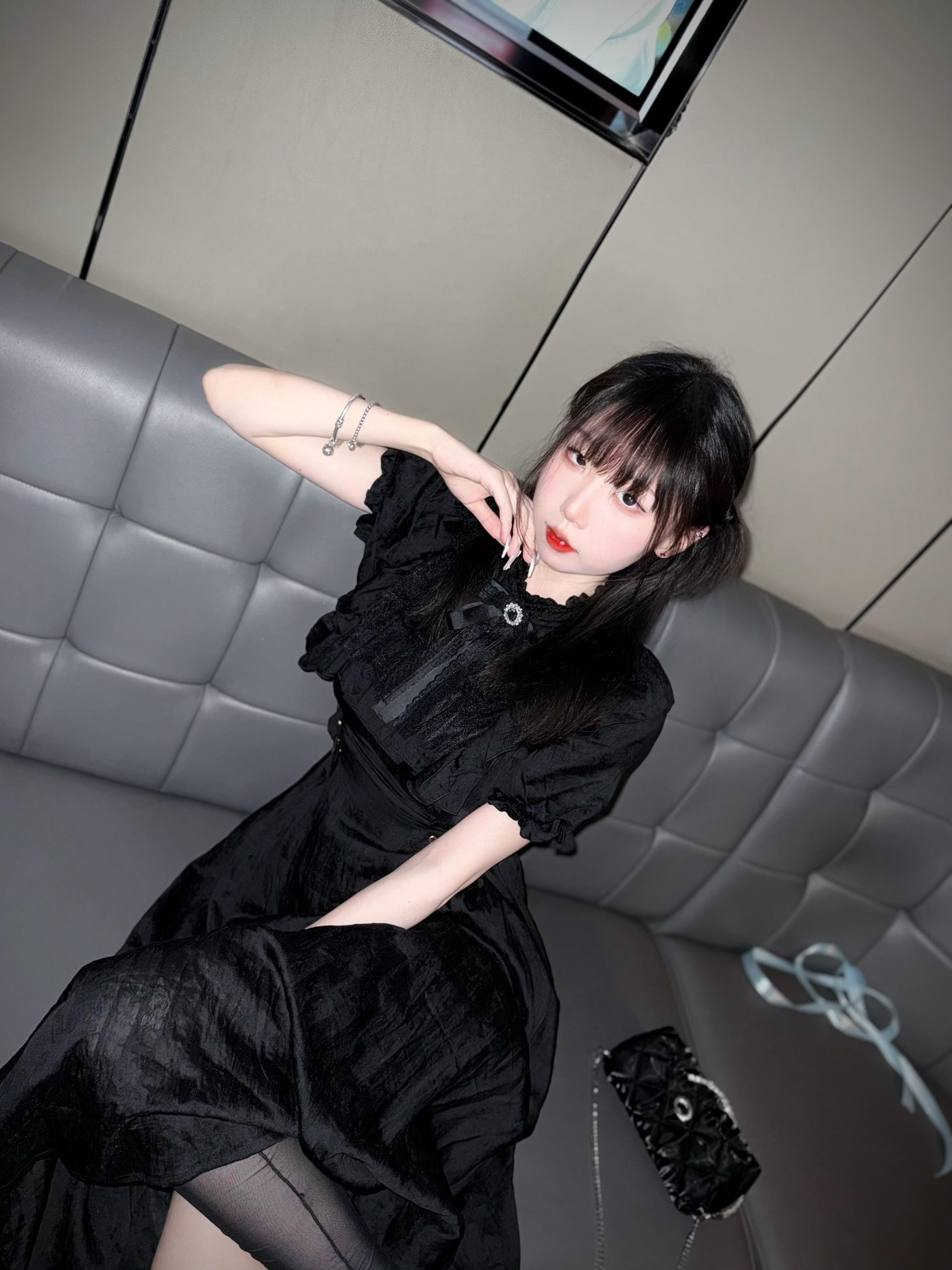 我总说你身上有独特的香水味 在你离开之后才知道它的后调是我的眼泪