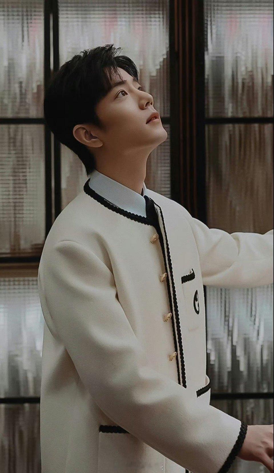 派酱安利 ﻿肖战顺顺利利 妥妥长了一张国泰民安的脸，让人百看不厌～看到他的脸立马