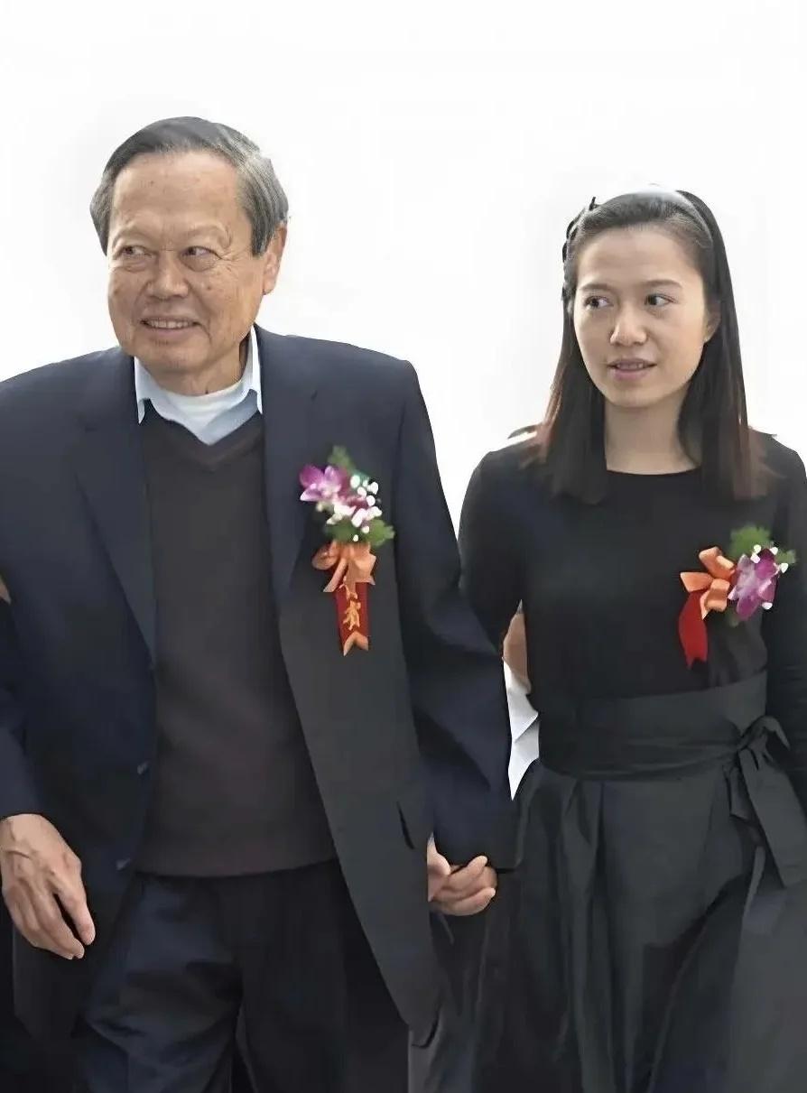 杨振宁与翁帆的爱情
科学巨匠杨振宁先生于2025年10月18日在北京去世，享年1