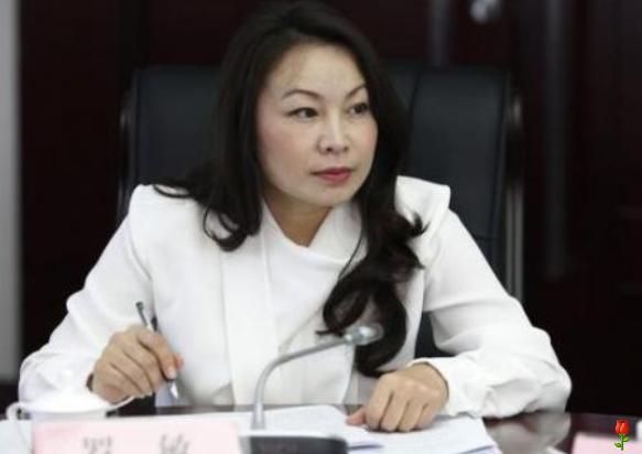 两名女性干部，一人从部队转业进入财政系统后，与年长自己十岁的主管领导长期存在不当