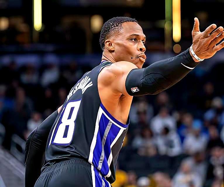 37岁拿无保障底薪的威少，又把NBA三双纪录焊死了。
 
对阵公牛砍下23分11