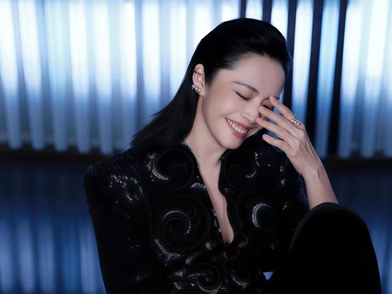 人民网点名批评姚大嘴，过瘾呀！
明明早已离婚，却一直秘而不宣，
如今特意发文官宣