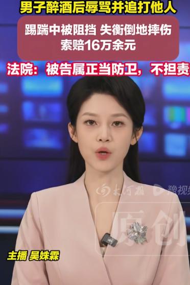 河南洛阳伊川县，周某在村大队部乘凉时，遭醉酒村民吴某无故辱骂。周某主动避让回家，