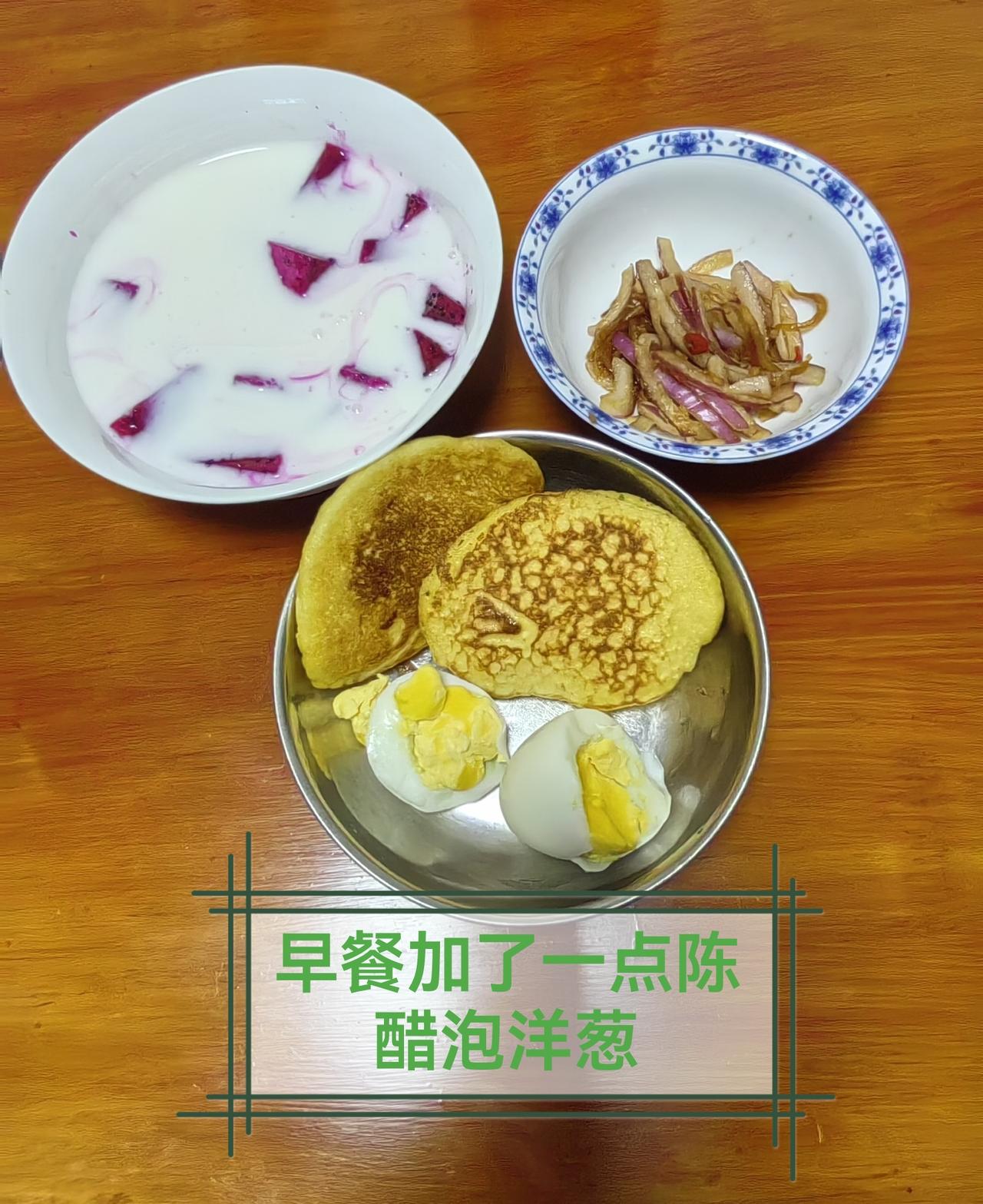一地猫毛
友友们周日好！

吃完早餐打扫卫生，两天一拖有什么？一地的大橘毛，有朋