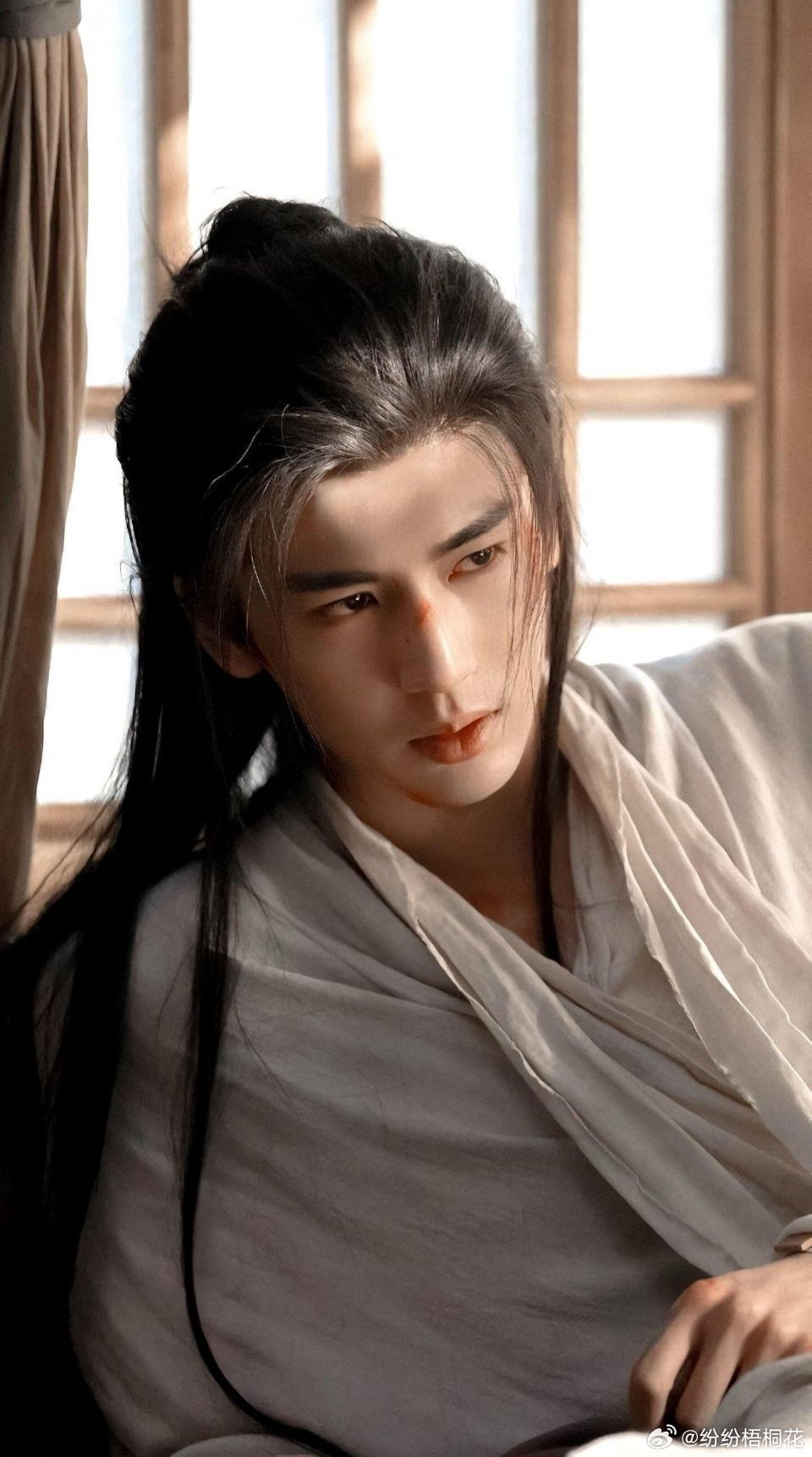 张凌赫二十几岁正是当绿茶的好时候嗯这个有点让人又爱又怜的样子，确实有绿茶潜质呢 