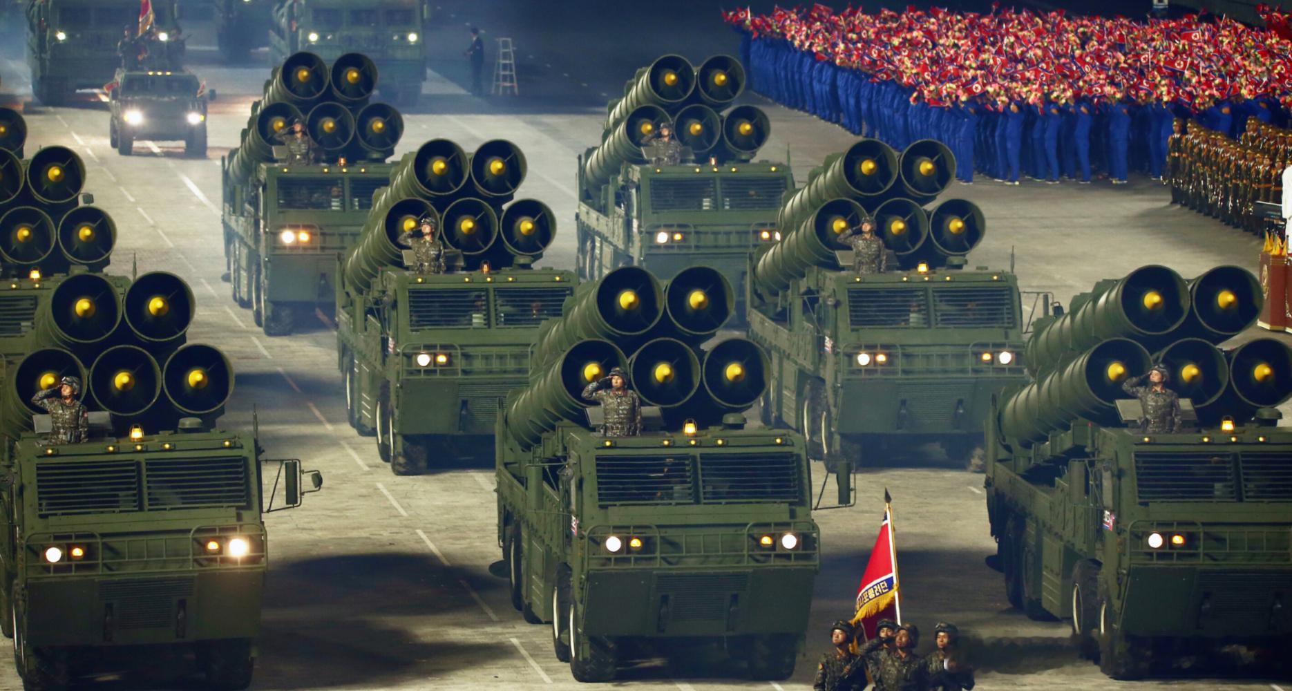 2020年10月10日在庆祝执政的劳动党成立75周年的夜间阅兵式上，朝鲜受阅部队