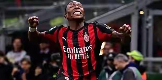 【米兰逆转夺冠希望大增，接下来就是等着蓝黑犯错】这是意甲历史和本赛季争冠的关键事