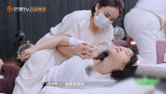 沈月有自己的睡眠系统，姐姐的睡眠系统真有趣，按摩把她按睡着了[doge]接接接这