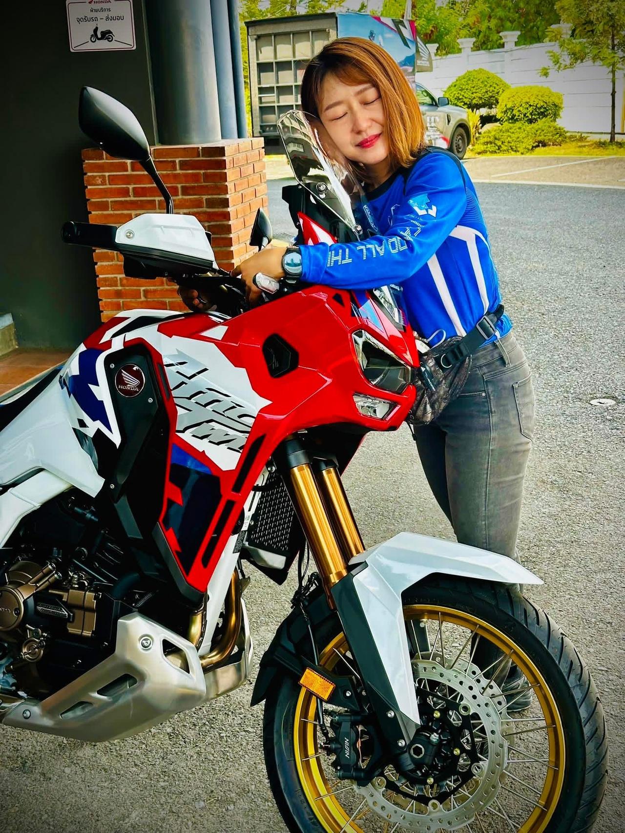 每一个你
都有闪光的地方
生活有点挫折
也别害怕
因为总有一处柔软的地方