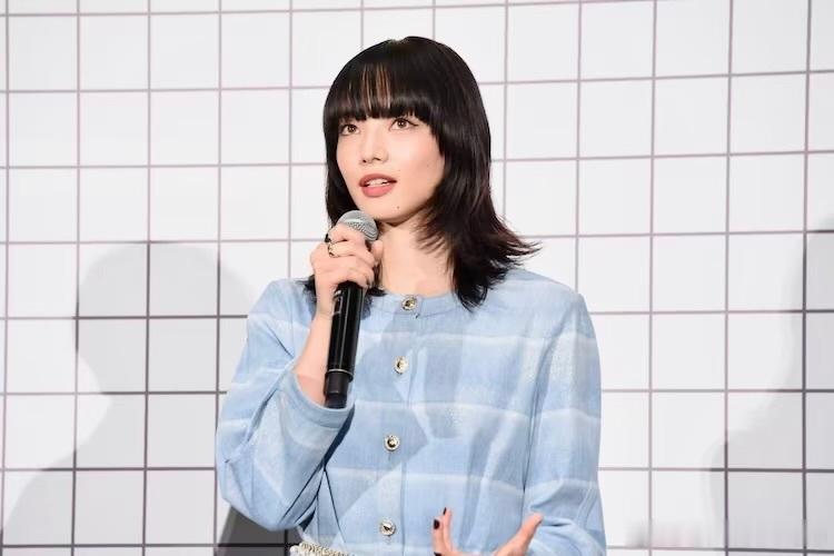 《8号出口》日本上映首日见面会上的小松菜奈 ​​​
