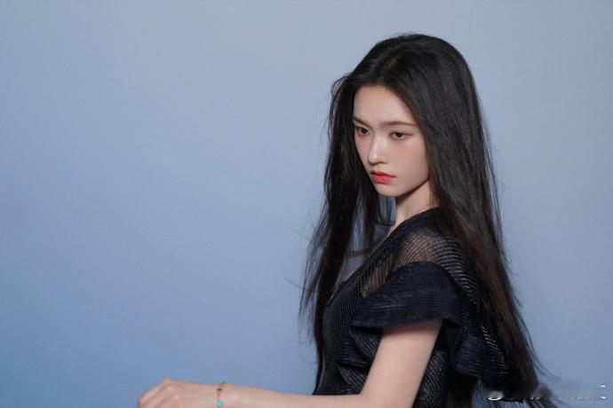 #林允清水淡妆# 林允也太适合清水淡妆了吧，真是清纯又灵动，有被美到[哇]#明星