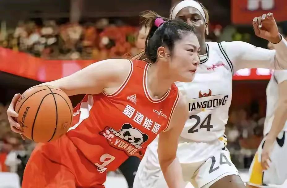 关于李梦的话题，总是被引来热议。其实大多数都是猜来猜去。实话实说，国家队不能没有