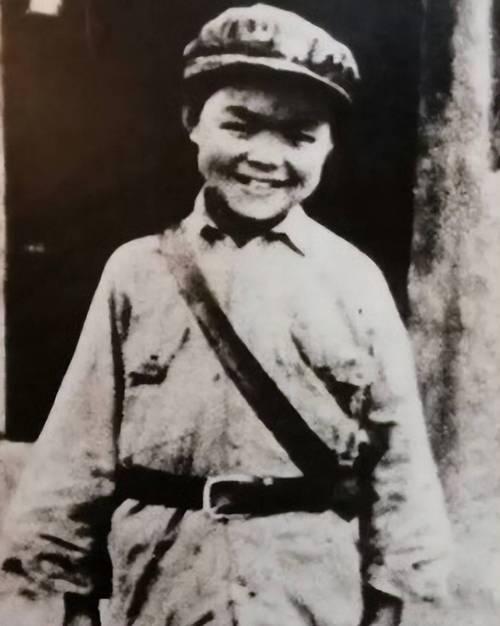 红军最小战士，1955年授衔时他的军衔藏着半生铁血。
这位战士就是向轩，1933