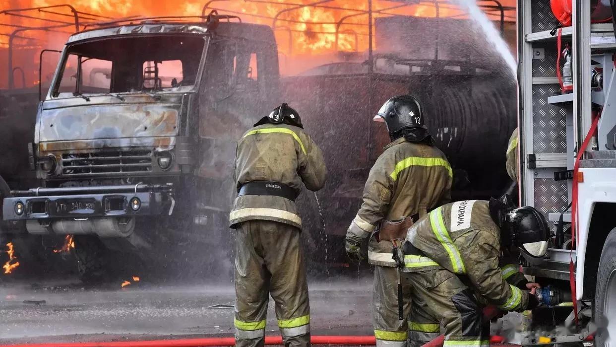 乌军再次对马克耶夫卡发起打击

来源:俄罗斯卫星通讯社

马克耶夫卡市长弗拉季斯