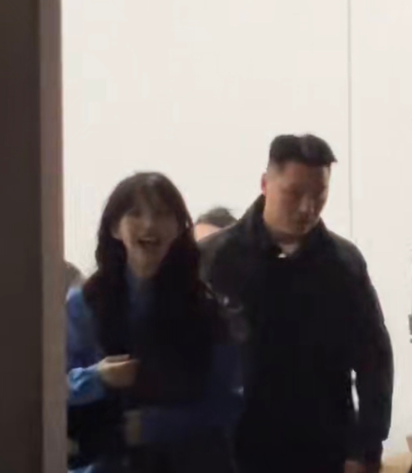 田曦薇今日直播下班收信路透，甜美俏皮的元气少女！ 