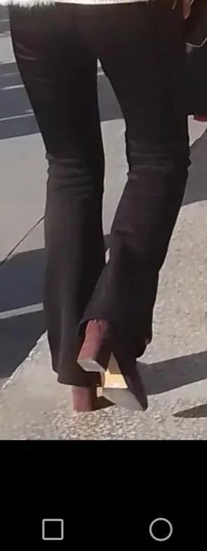 美女那都美，
中年女子的美！