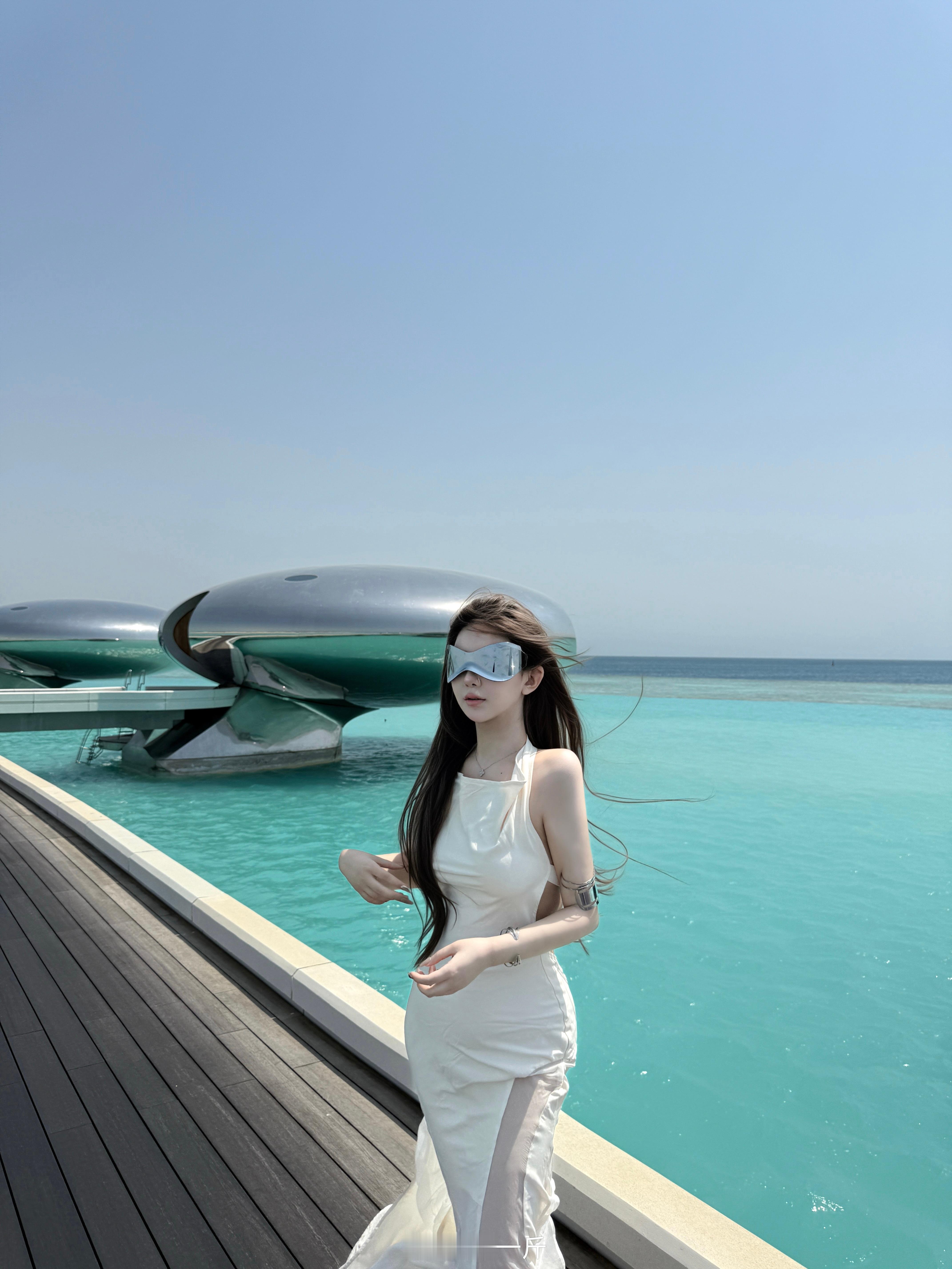 来外星世界生活啦🛸shebara真的很像2050年～ ​​​
