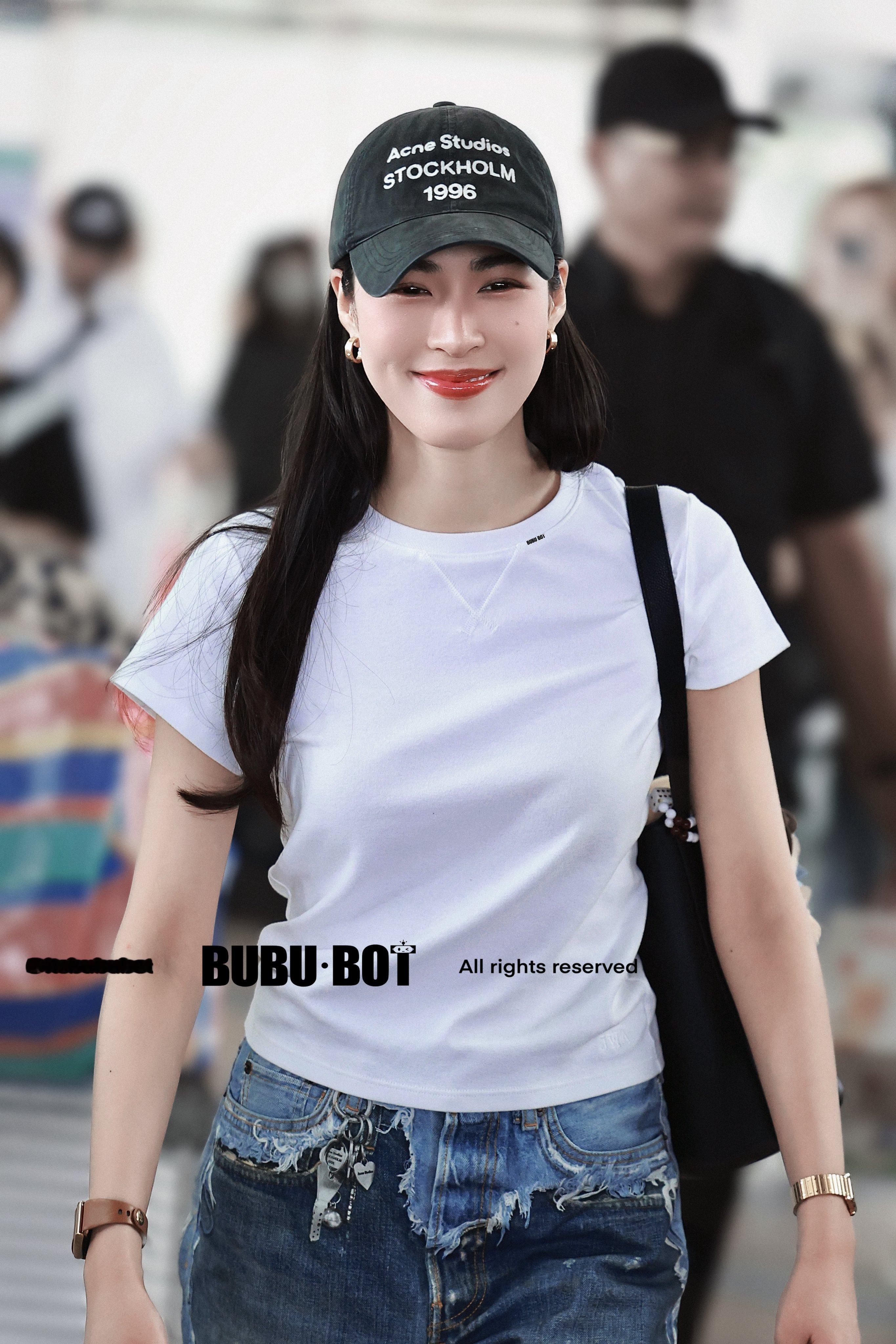 260816清迈🛬曼谷2️⃣戴帽子和不戴帽子是两种人格形态吧网页链接邝玲玲  