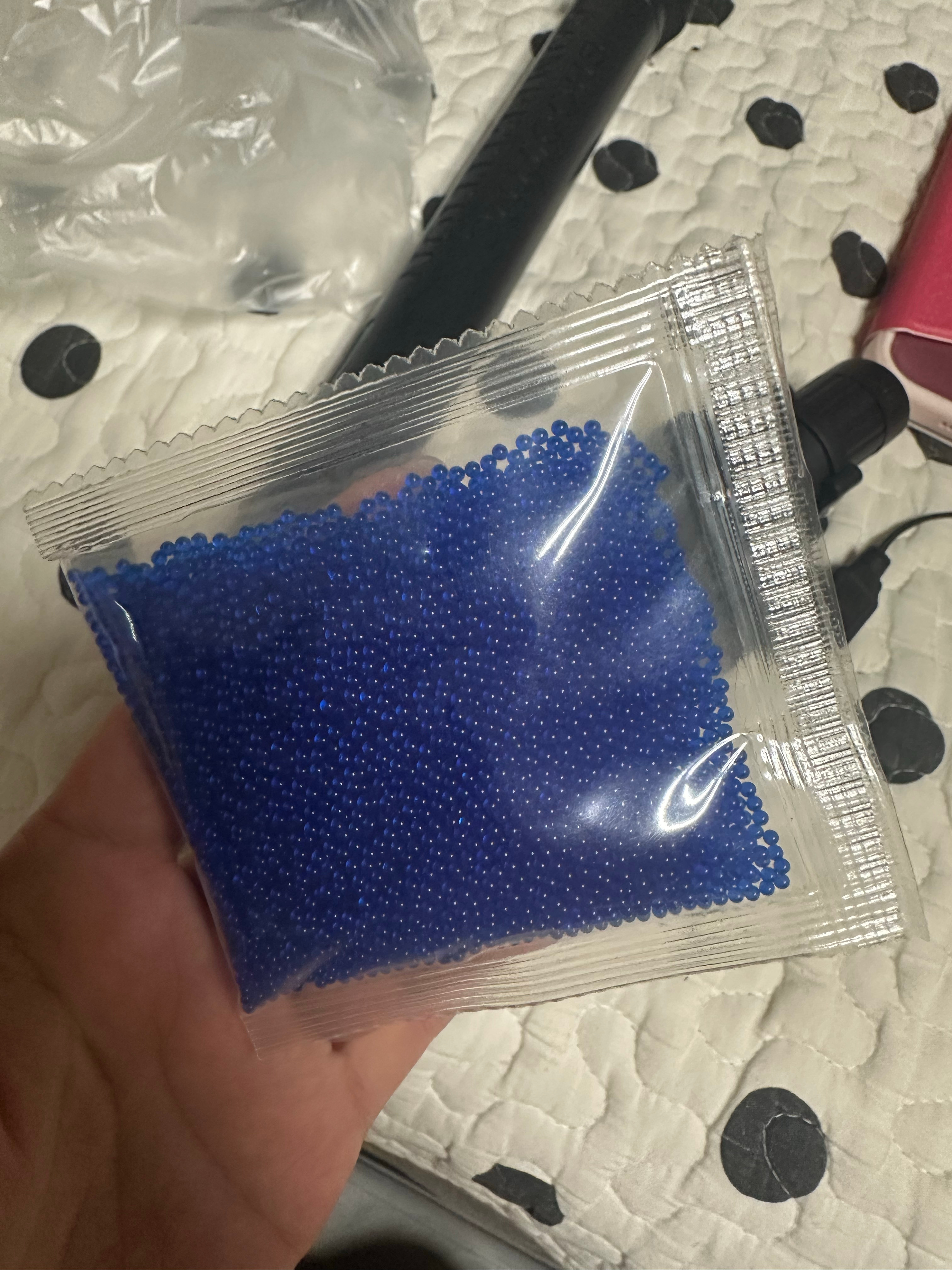 我女儿真好 凯哥给她买的狙击枪到了 子弹送了水宝宝 我说：你如果要玩的话 得泡上