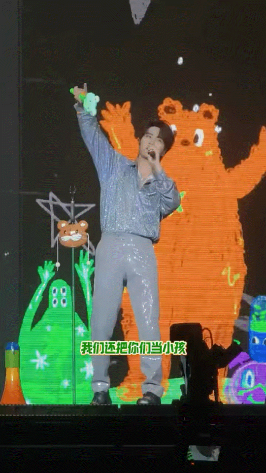 离开陆虎谁还把我们当小孩[捂嘴哭]做大人太累了来陆虎演唱会当小朋友吧！！！陆虎演