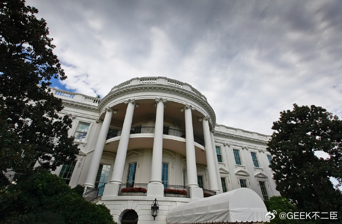 美对特定半导体等加征25%关税当地时间14日，美国白宫宣布，从15日起对部分进口