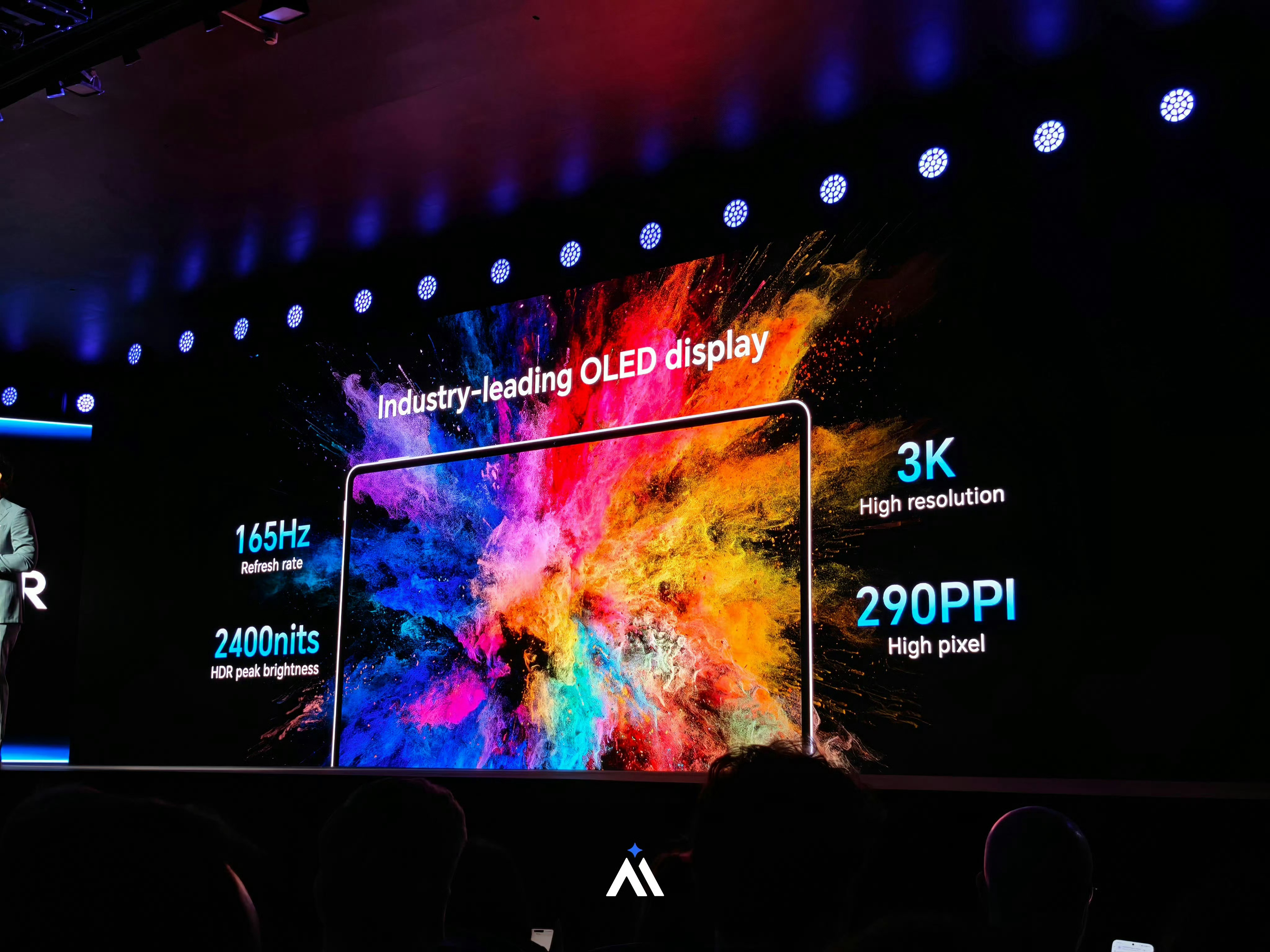 久等了，兄弟们！荣耀平板也用上OLED屏幕了！还是165Hz+2400nits的