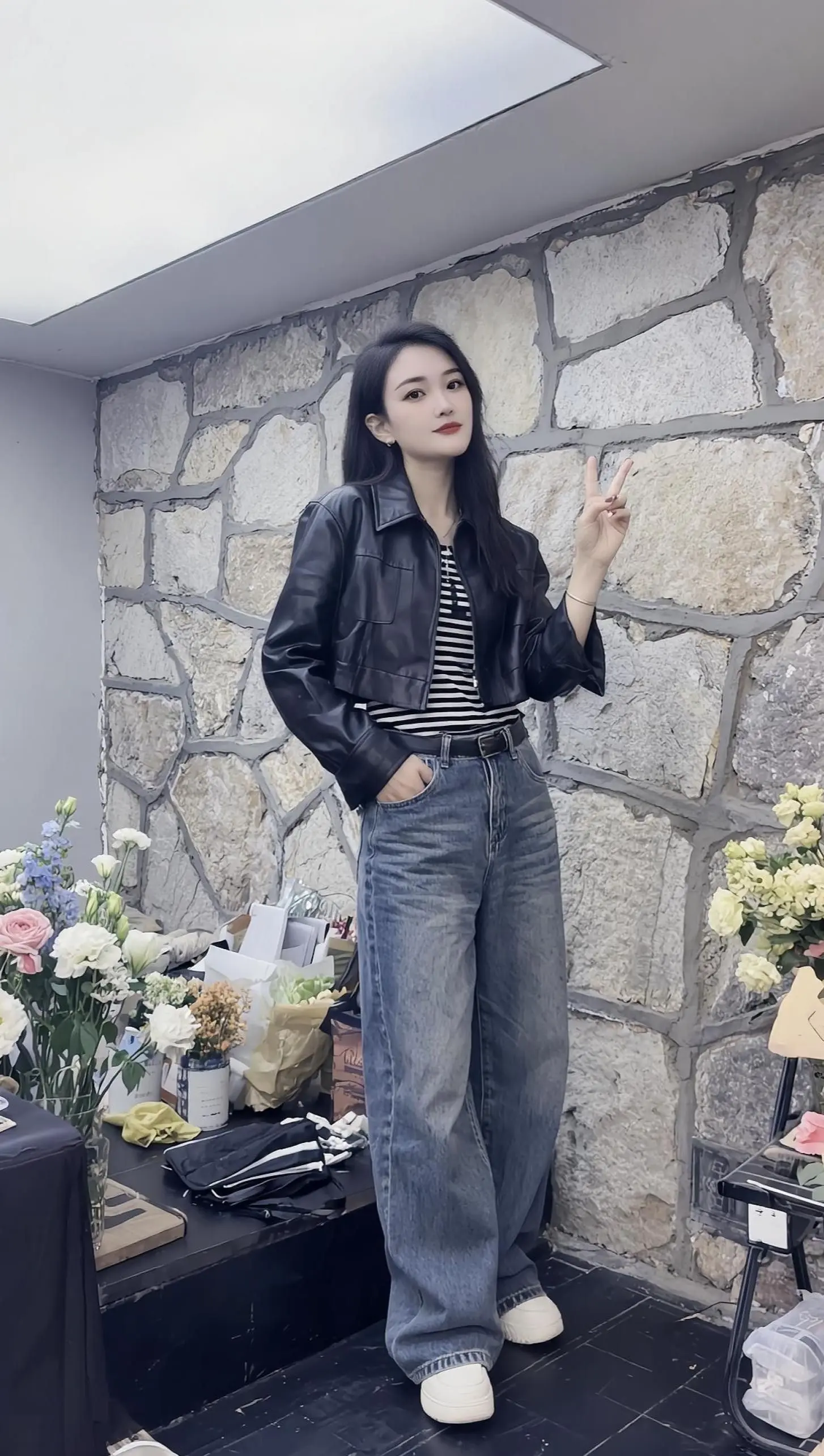 穿搭牛仔裤穿搭AI酷感生活照 随变ai随便玩