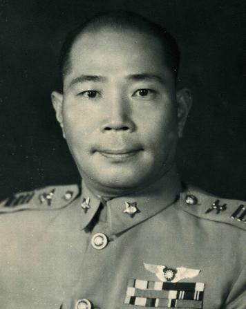 周至柔在吴石牺牲后虽遭秘密调查
仍能破格晋升一级上将，主要原因如下：
 
- 调