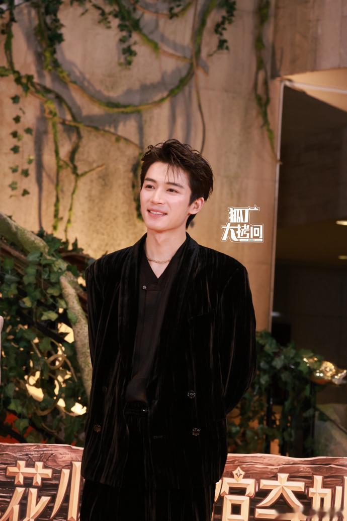 花儿与少年8见面会 花少8见面会姐姐弟弟生图来啦~大家的状态都不错呢，期待和正片