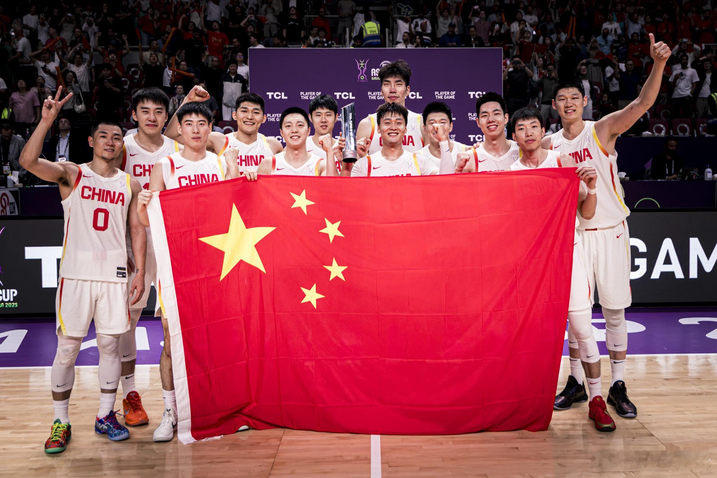 十年前，中国男篮在长沙重返亚洲之巅十年后，中国男篮在吉达点燃希望之光这会是中国男