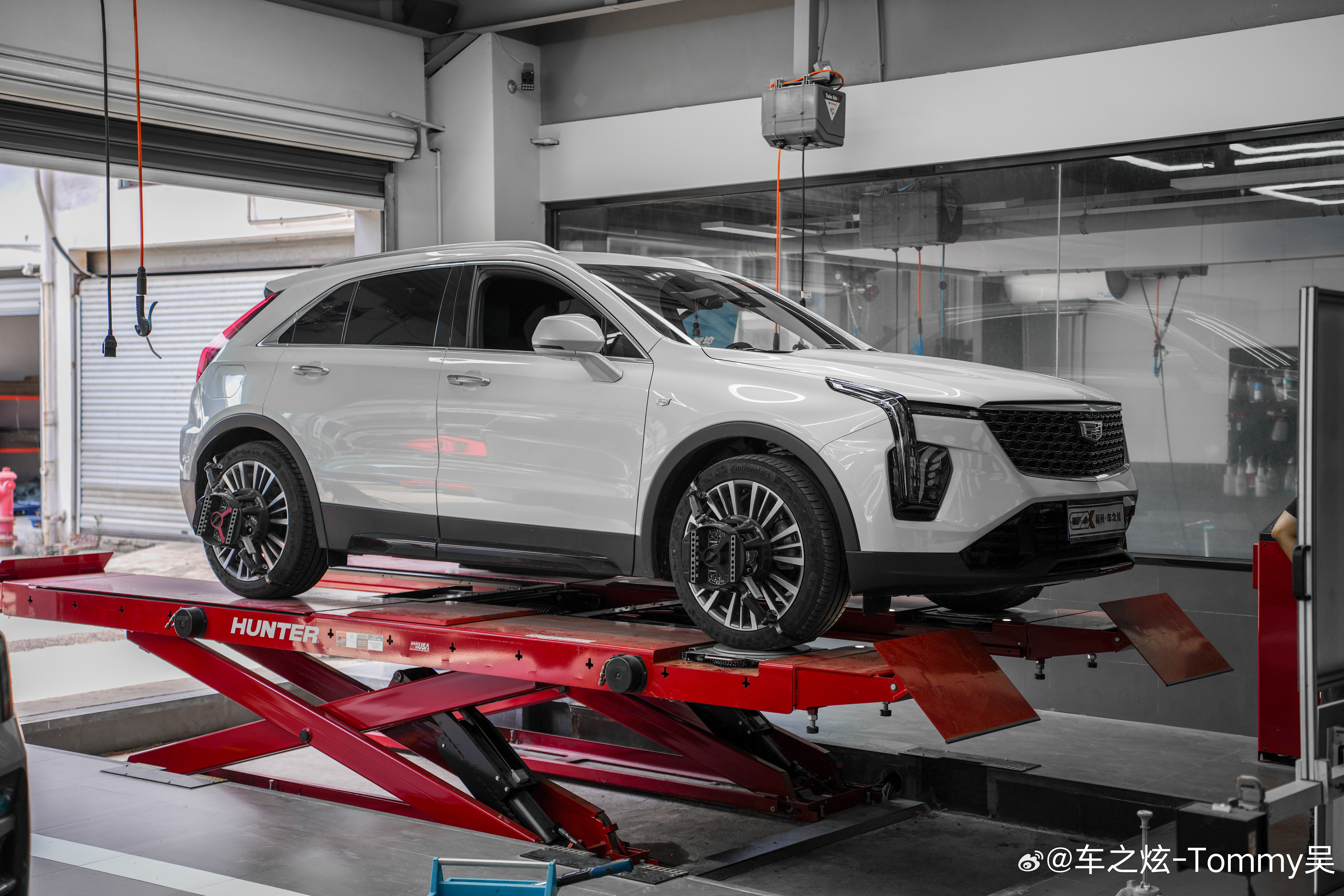 凯迪拉克Xt4四轮定位 更换完DWD避震 通过美国Hunter定位仪与举升机的搭
