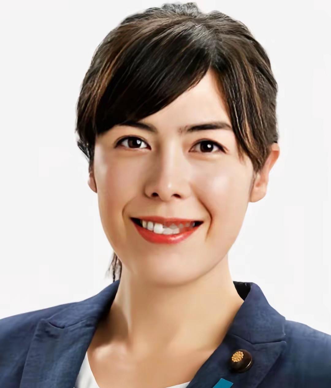 小野田紀美跳出來替高市早苗擦屁股了。
她說中國老是用經濟當成武器。

这话刚一冒