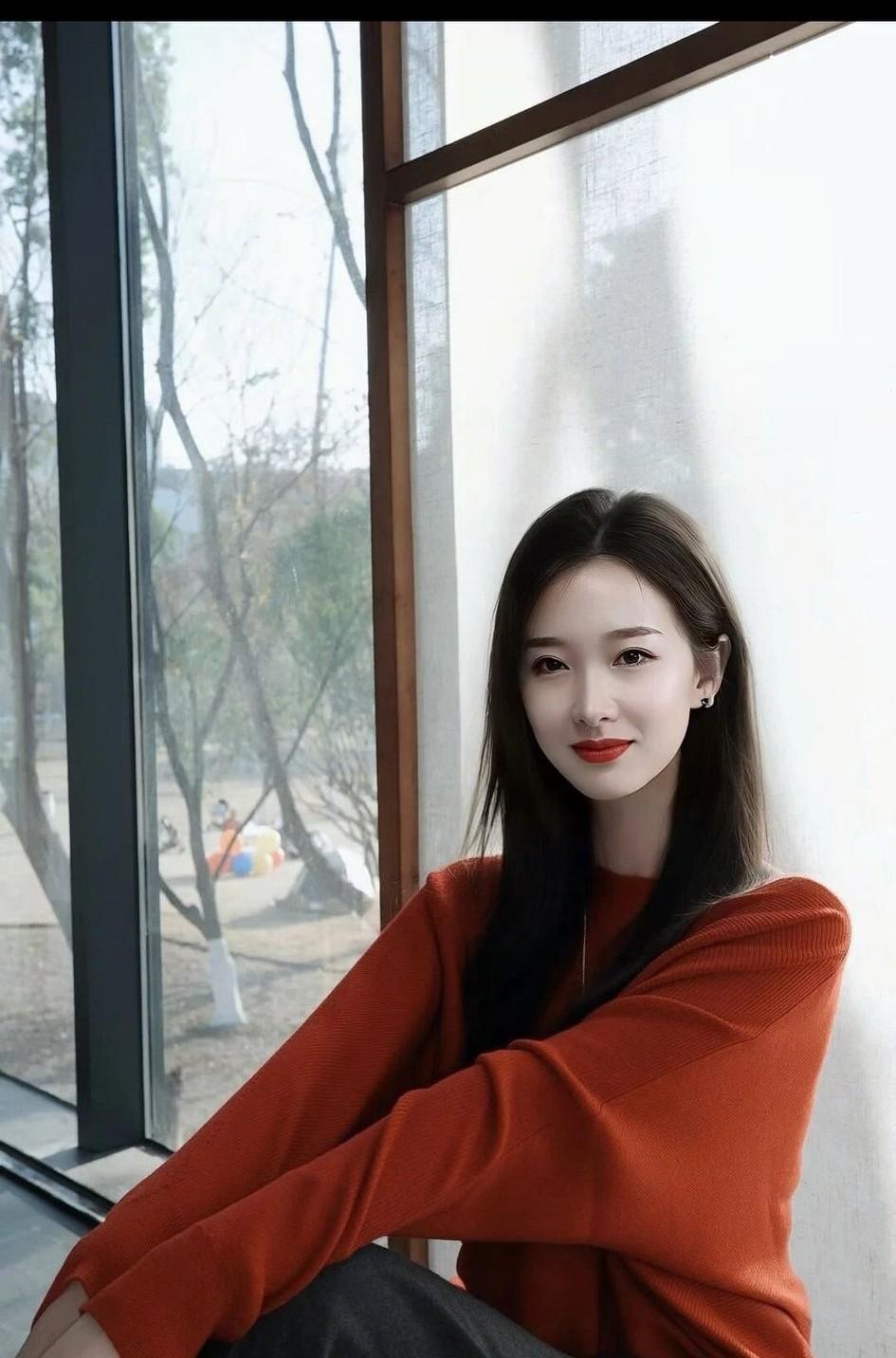 窗外新芽待发，窗内秀色可餐。如何展现女孩子的优雅气质呢? 晒图笔记大赛 记录我的