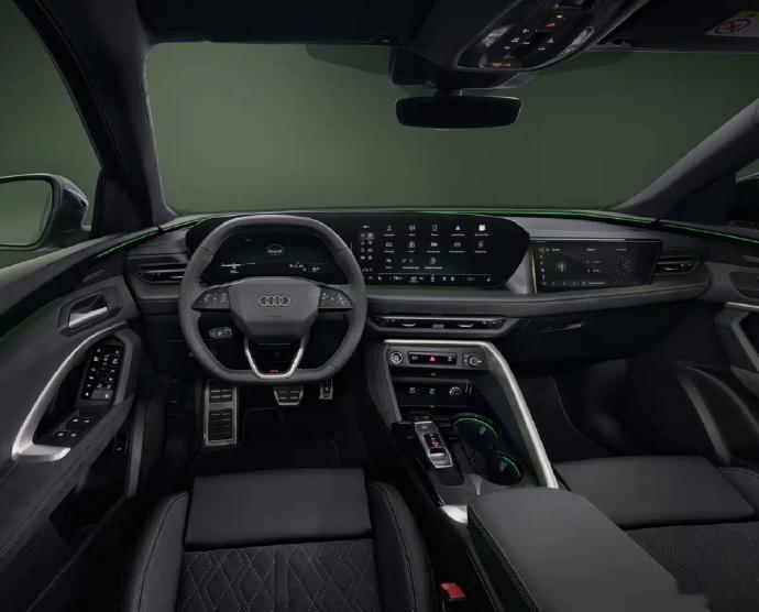 【奥迪RS Q5 Sportback谍照首次曝光】新车前脸设计富有视觉冲击力，采