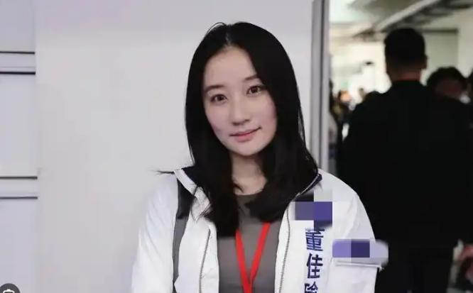 郑丽文率国民党 14 人代表团访陆，团队里最受关注的莫过于 30 岁的国际事务部