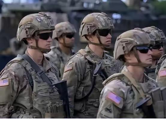 美军没有政委，却能把军队管得服服帖帖，这事儿听起来有点神奇。其实奥秘不在人身上，