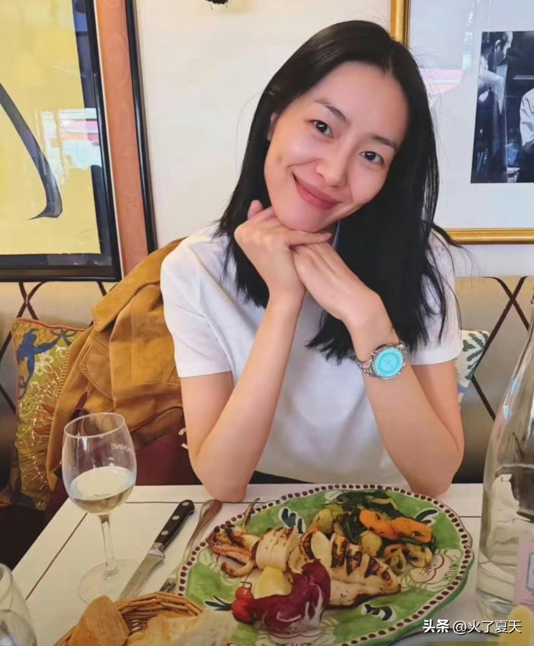 刘雯吃的可真健康啊。怪不得当这么多年的超模 ​​​