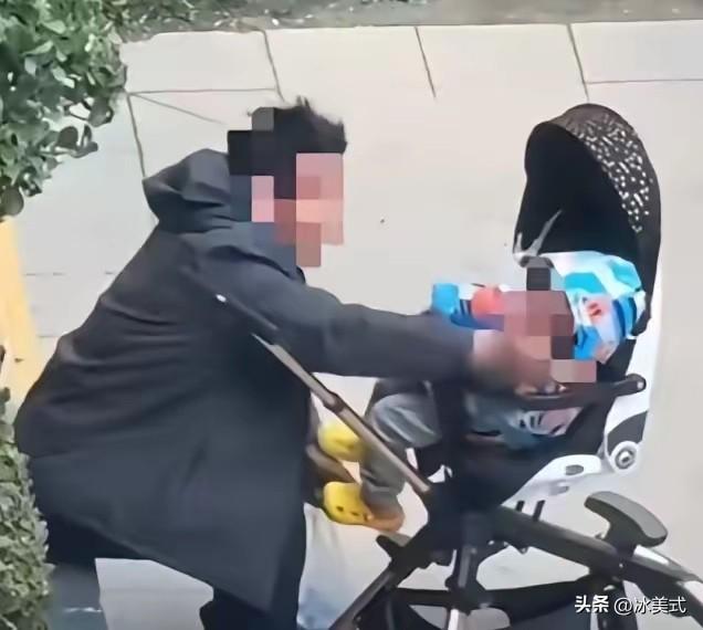 河南，一老人推着婴儿车在小区花坛边休息时，他趁四下无人，竟开始掌掴婴儿，一会儿打