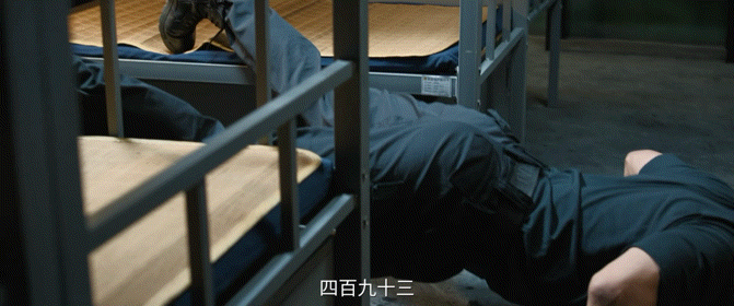 藏锋 以前只记得"你好骚啊"，现在满脑子都是刘浪穿警服的样子 ​​​