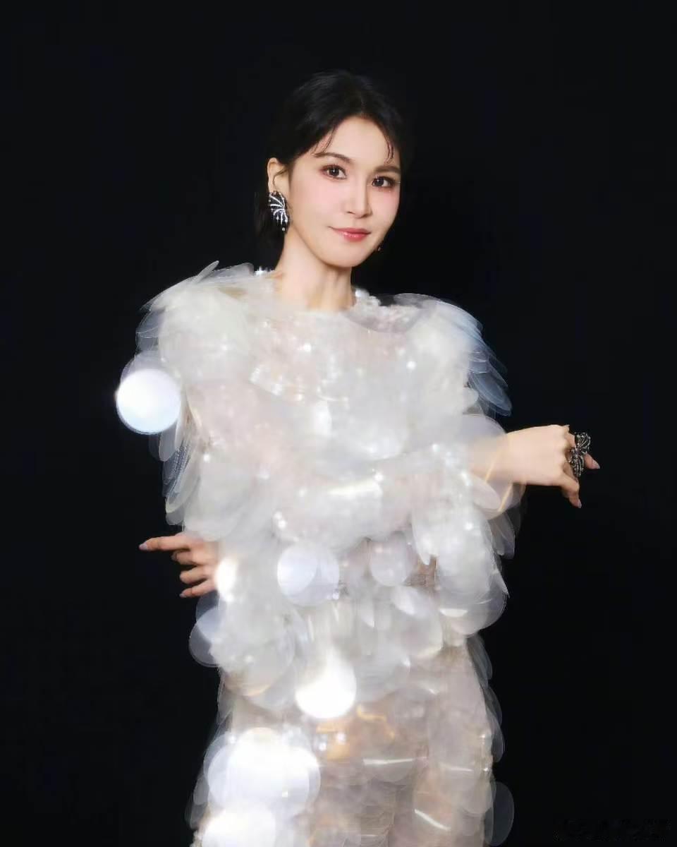 曾沛慈庄法 神级舞台浪姐直播刷新本季舞台天花板，曾沛慈庄法嗓音完美契合，满腔深情