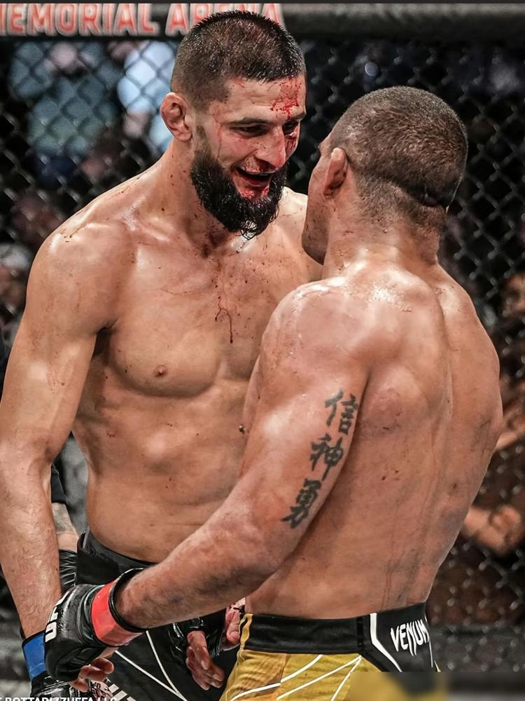 UFC328的重头戏敲定了。
现任中量级冠军奇马耶夫首次卫冕，对手是老冤家斯特