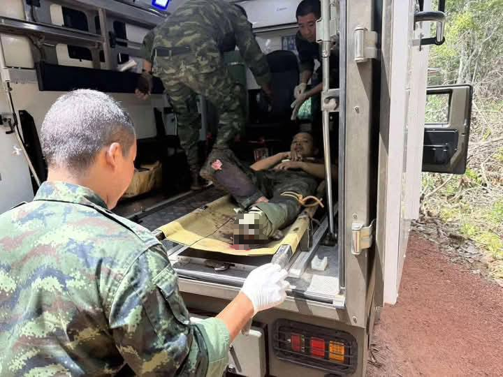 泰国3名士兵在柬泰边境被地雷炸伤泰国陆军第二军区8月9日发布通报称，3名泰国士兵