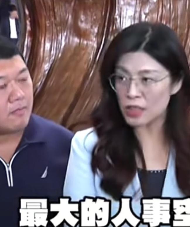 [浮云]郑丽文要忙了，朱带着211名人员辞职

台湾政坛的热度被一场大规模辞职潮