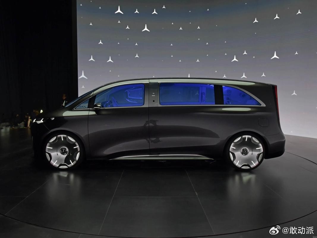 奔驰全新旗舰纯电动MPV VLE正式发布，填补品牌纯电豪华MPV空白。造型虽较V