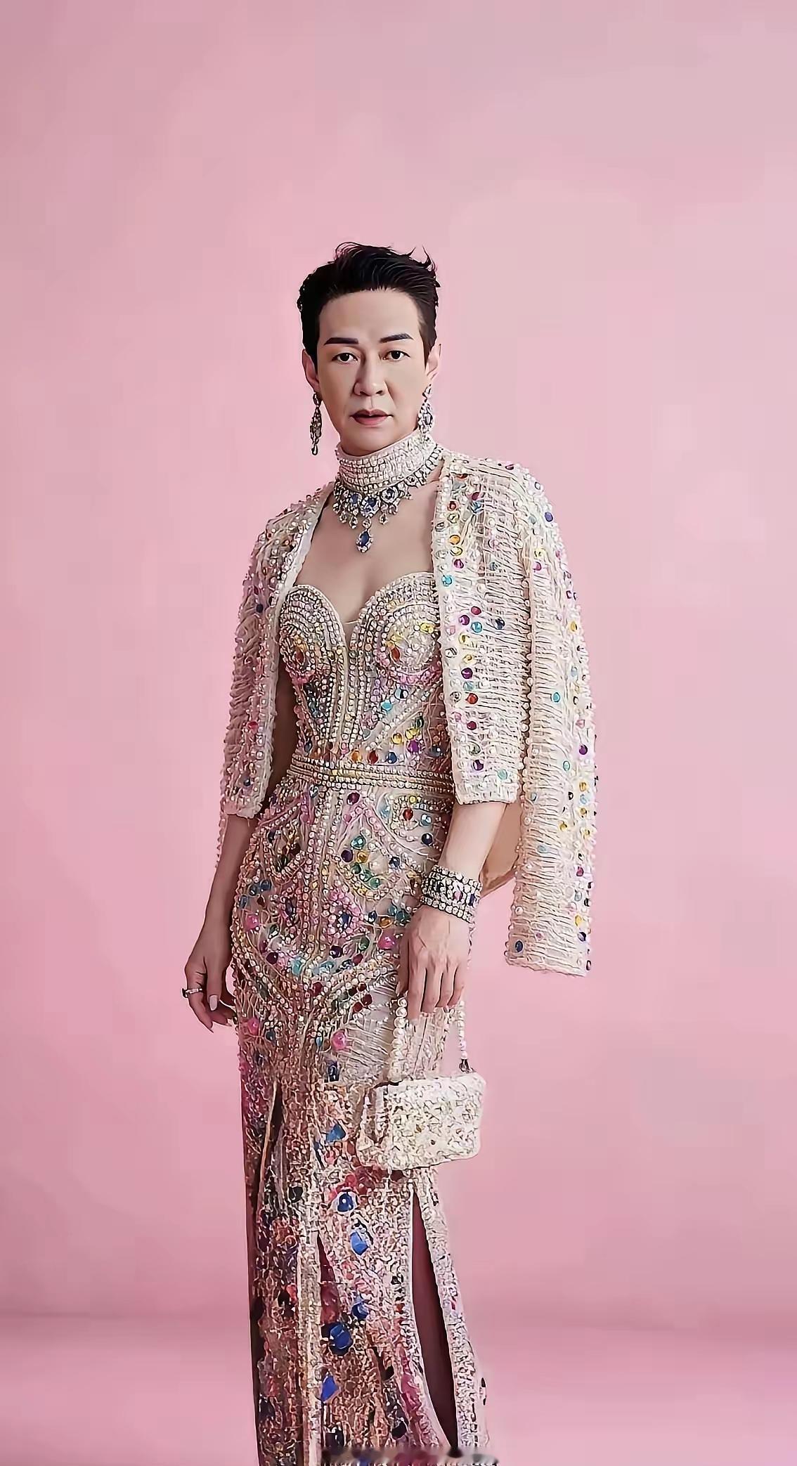 衣服不分男女，人也不该被标签捆住。
年轻人穿得中性，不是要颠覆谁，只是不想再为“