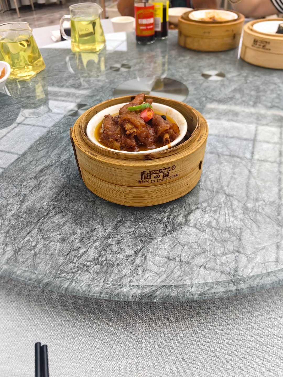 每日一餐分享喝午餐。 