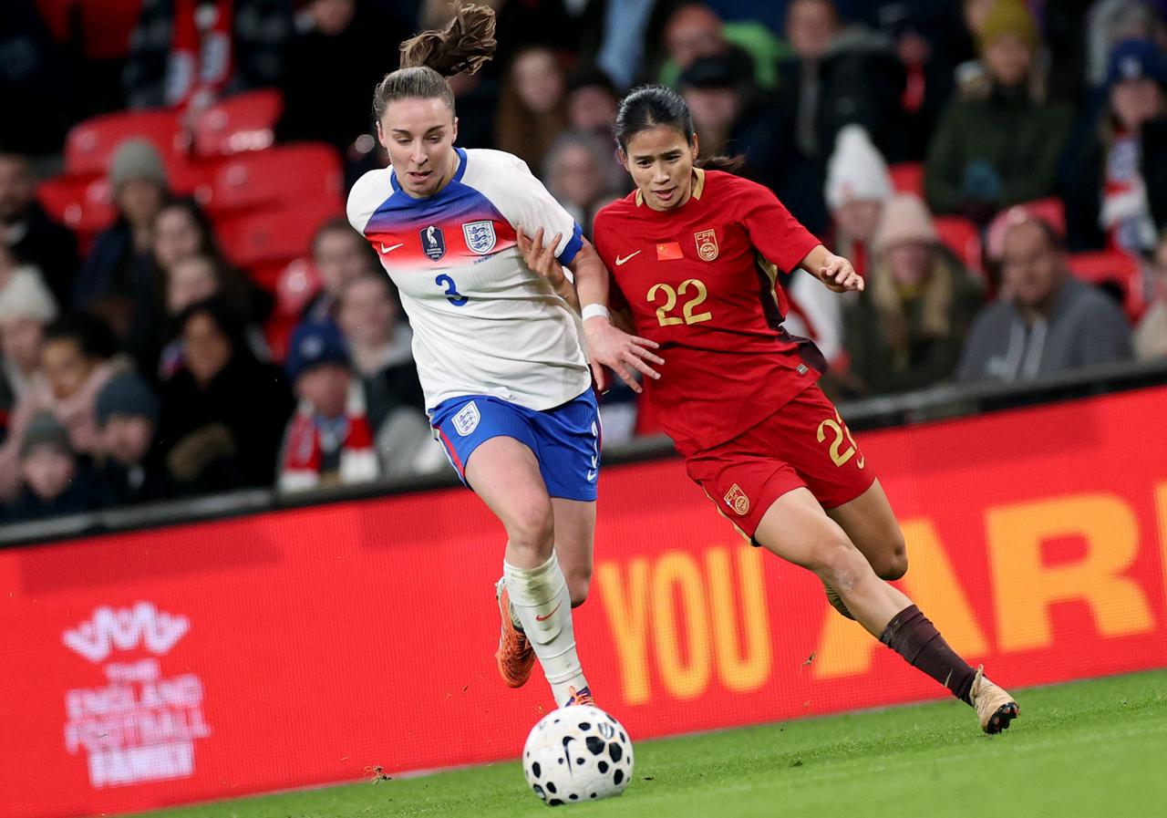 媒体人奉上大瓜：中国女足女主帅与铁哥是同一个经纪人。
近期热身赛，中国女足0：8