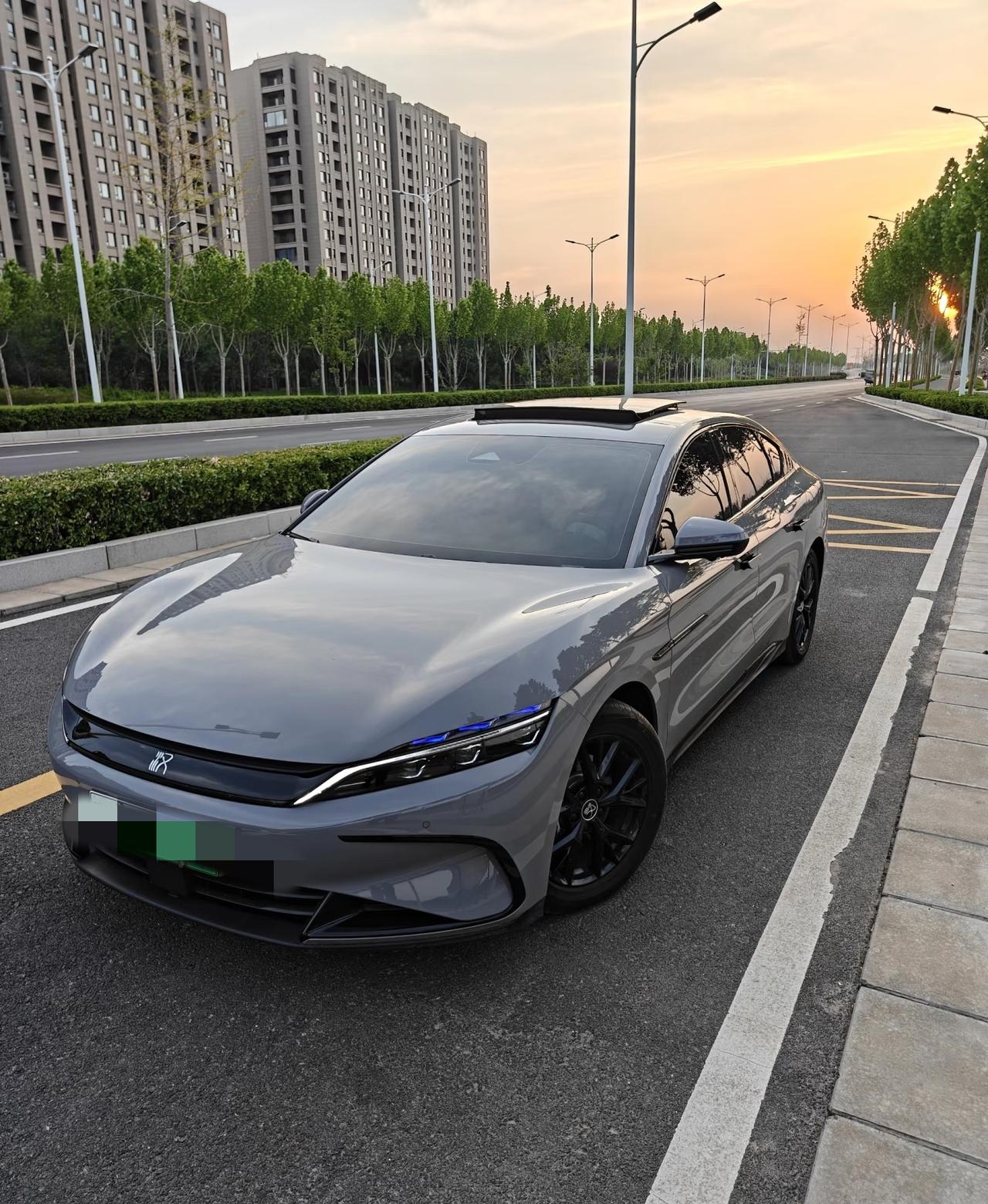 明天开始
柬埔寨准备放大招了！电动车、光伏、锂电池进口税直接归零。最大的赢家却是